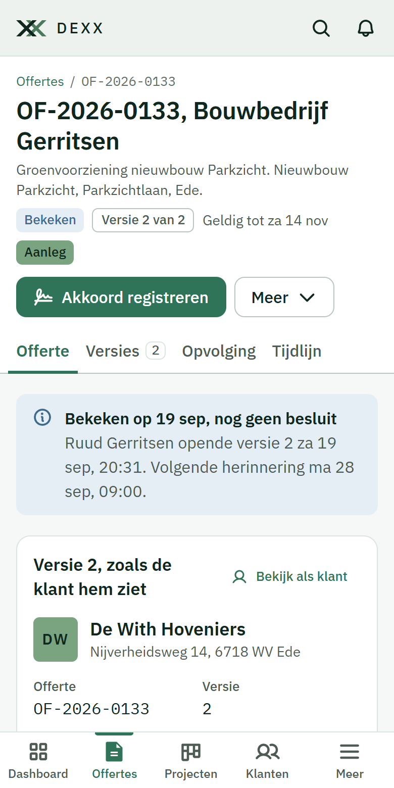 Het scherm van een offerte in Dexx op een telefoon, met de status, versie en geldigheid bovenaan